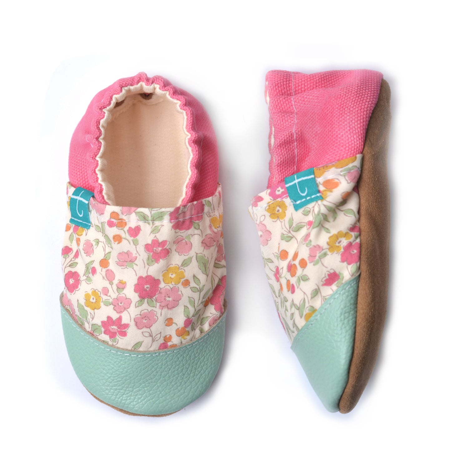 Pantoufles roses à marguerites pour enfant