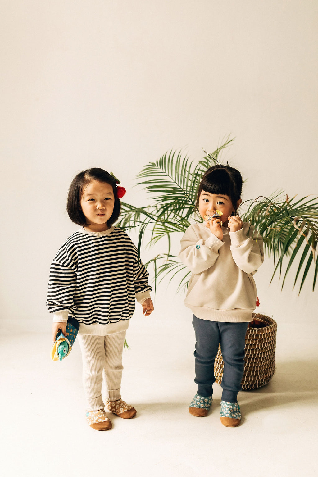 Pantoufles à marguerites bleues
