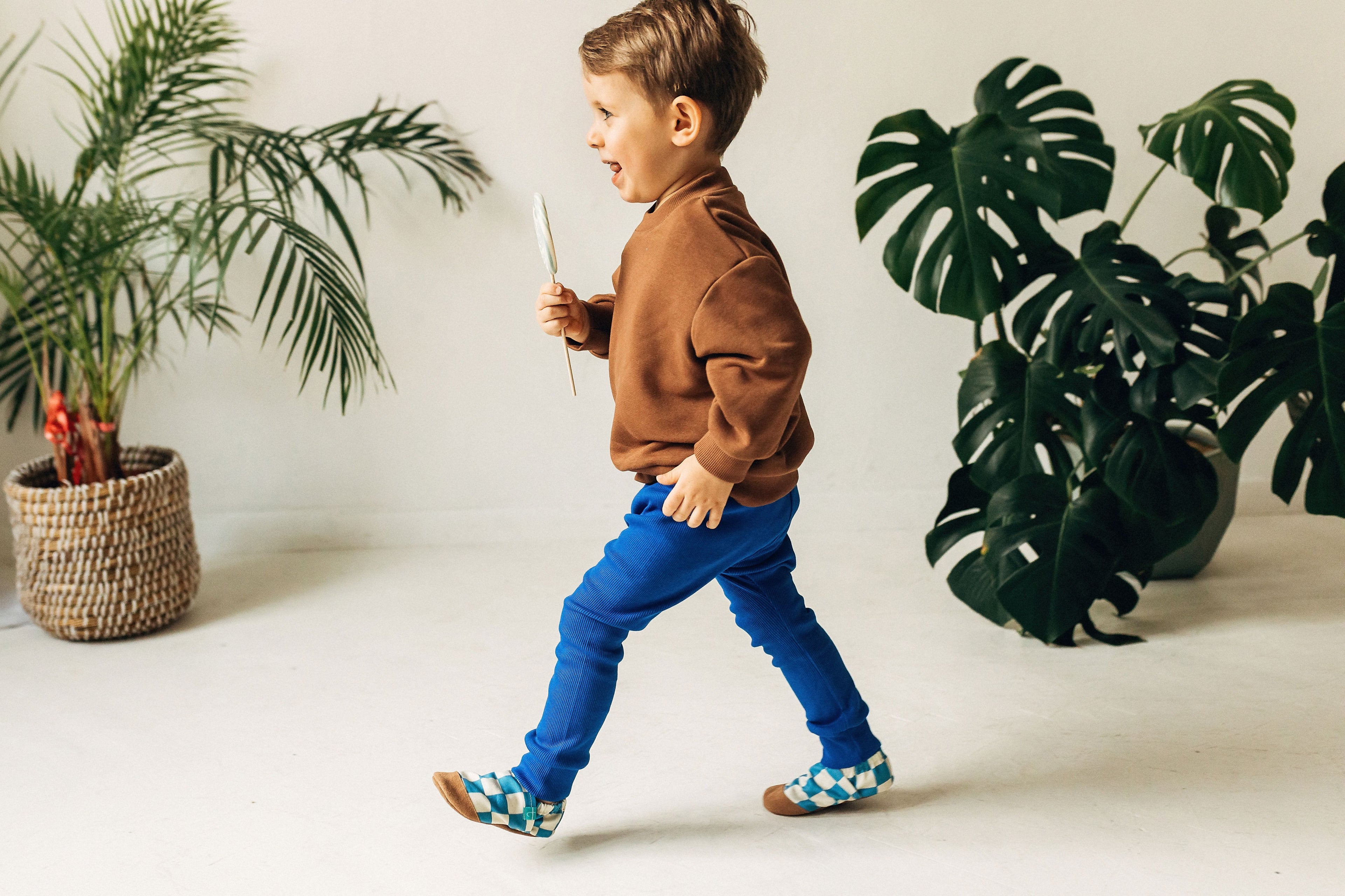 JOUONS AUX ÉCHECS Pantoufles