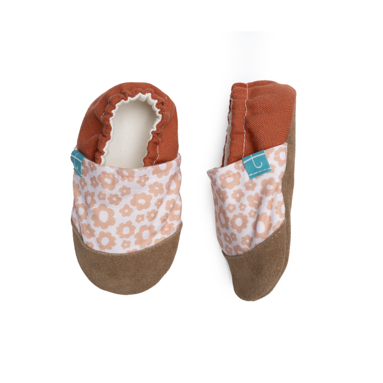 Pantoufles à fleurs rouillées