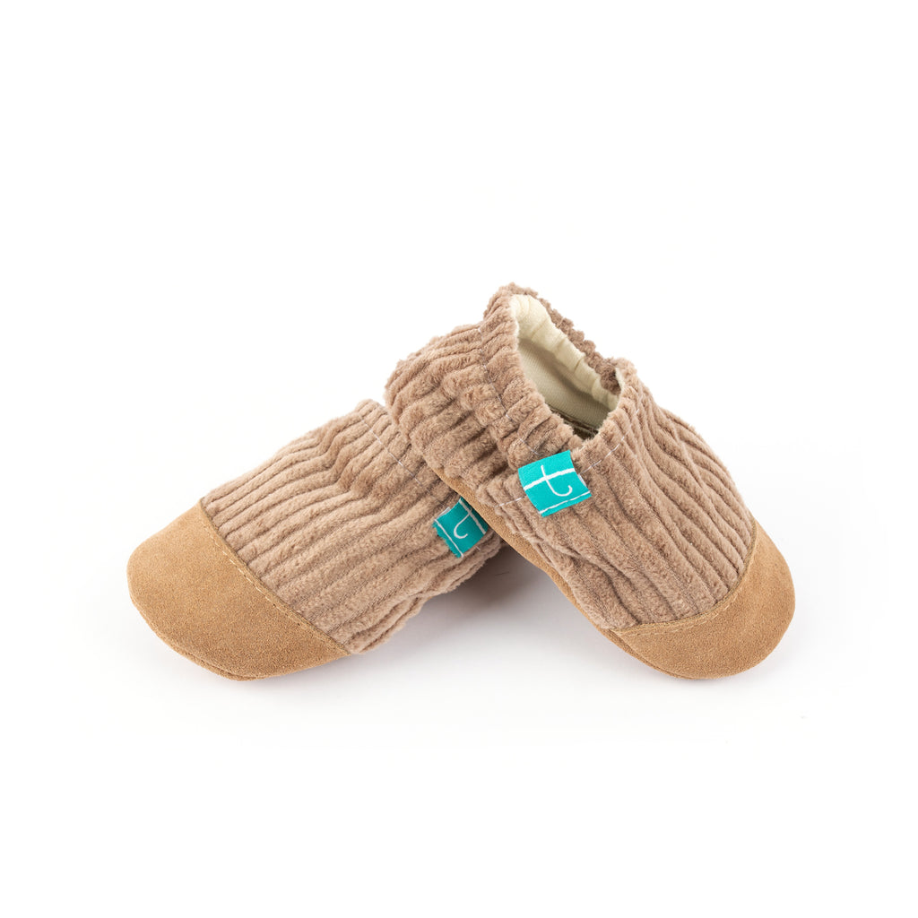 Pantoufles beiges douillettes pour enfants